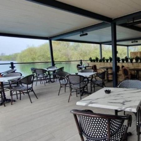 Tranquil 6 Berth Luxury Holiday Home 치체스터 외부 사진