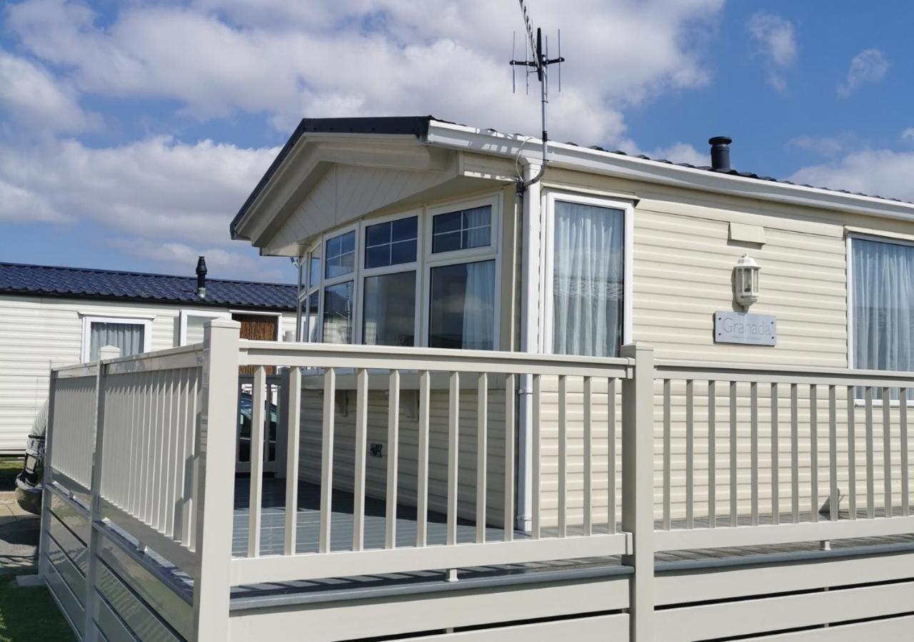 Tranquil 6 Berth Luxury Holiday Home 치체스터 외부 사진